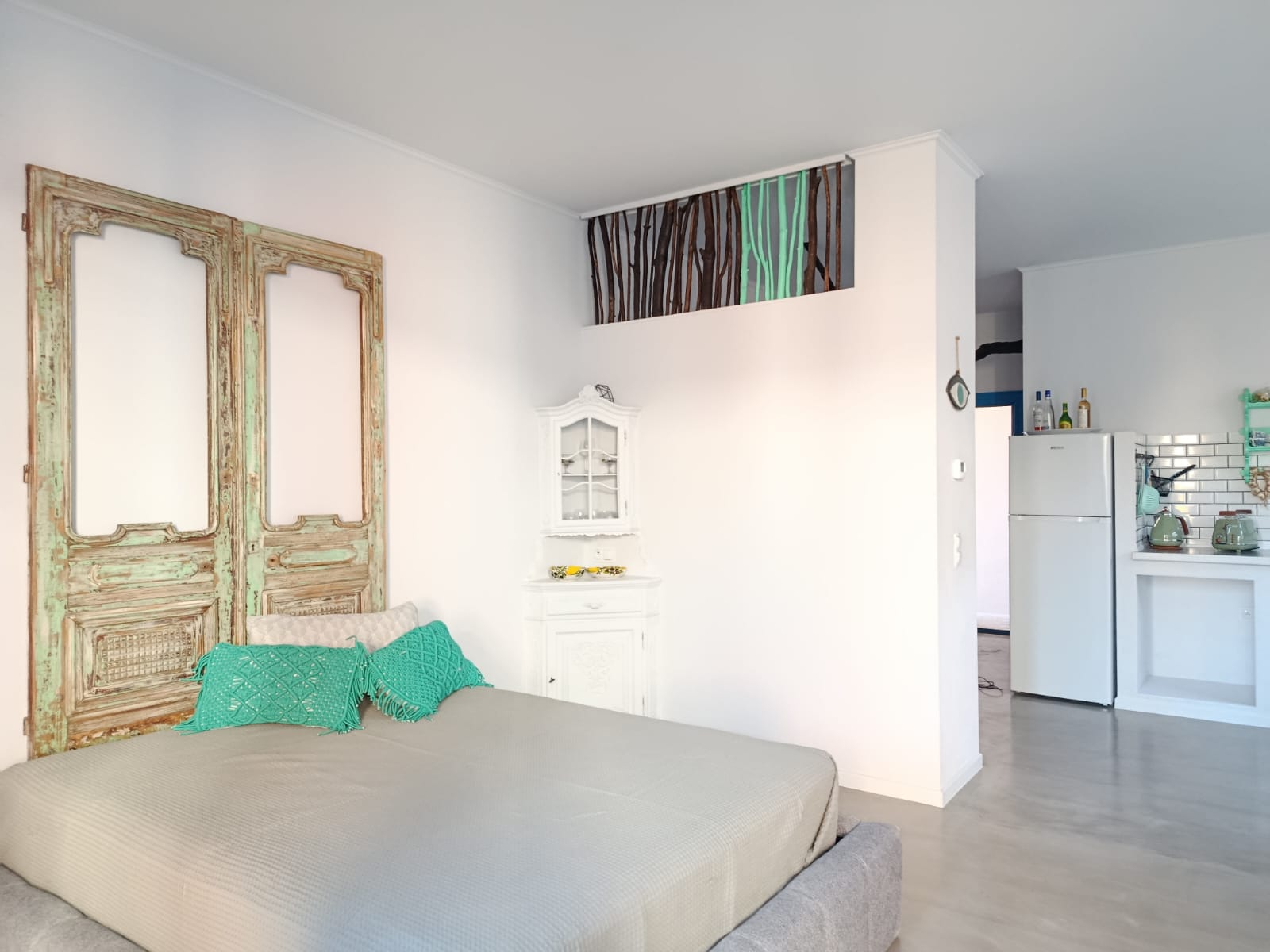 Mint Breeze Apartment bedroom