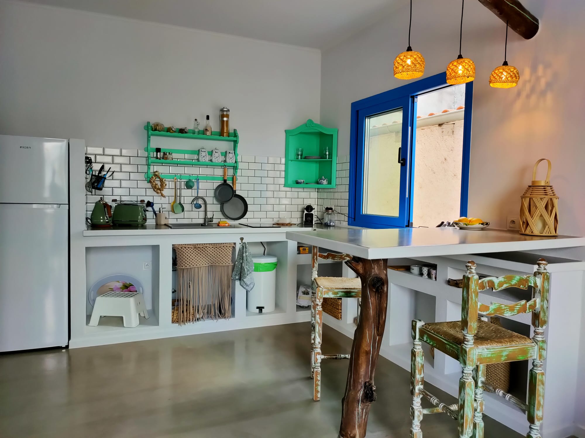 Mint Breeze Apartment kitchen