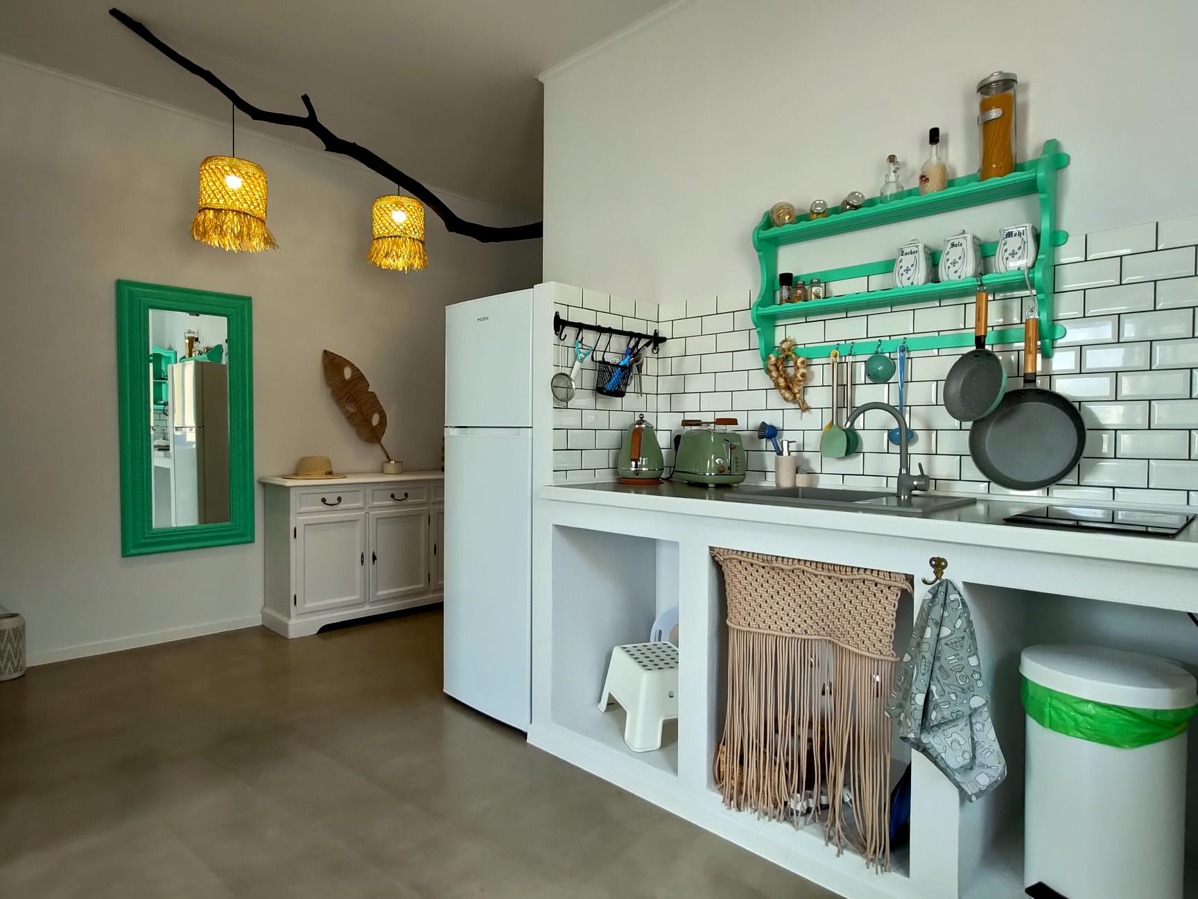 Mint Breeze Apartment kitchen
