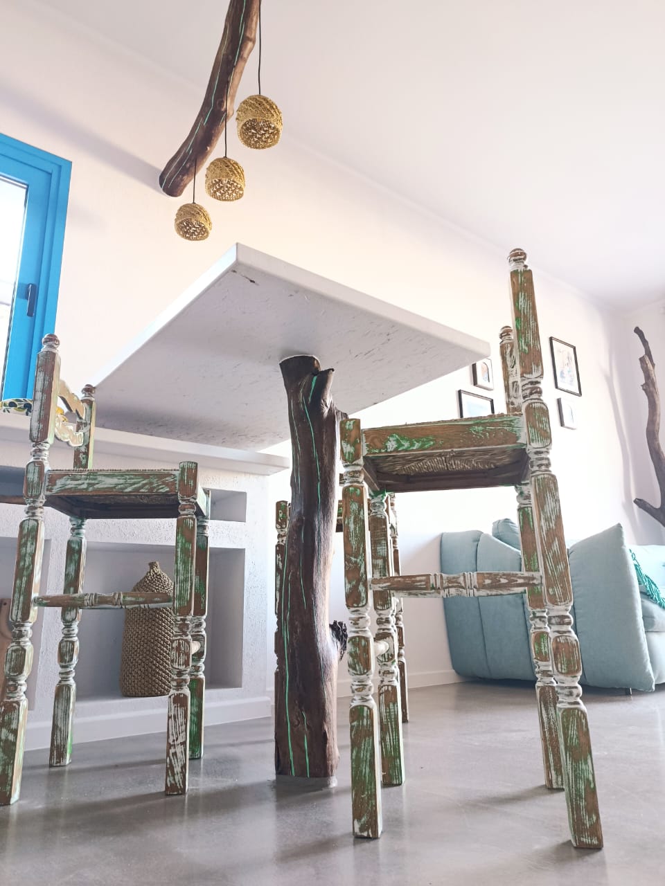 Mint Breeze Apartment table