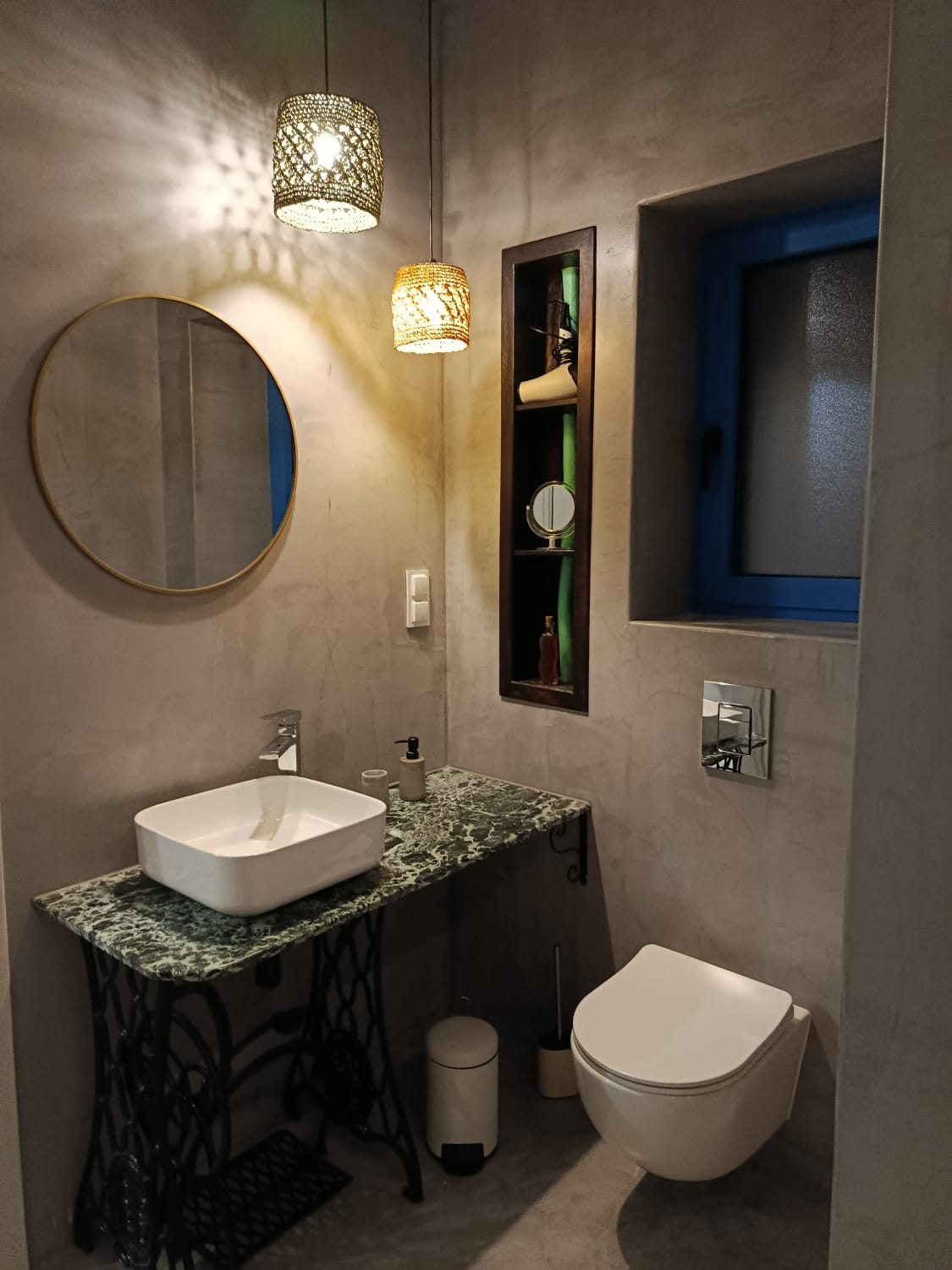 Mint Breeze Apartment bathroom